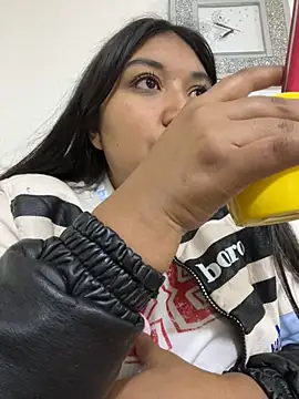 Snapshot of SharaRous chatting on October 2025 02:04:01 AM SharaRous online show from October 2025 02:04:01 AM