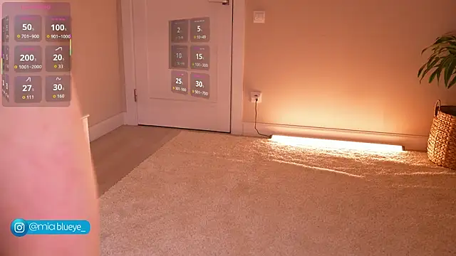 Miablueye online show from November 2025 01:53:02 PM