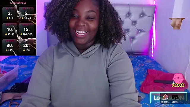 Snapshot of ebony_NeighborMoans chatting on October 2025 03:15:01 AM ebony NeighborMoans online show from October 2025 03:15:01 AM