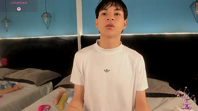 Snapshot of AleAurarashi chatting on September 2025 10:09:02 PM AleAurarashi online show from September 2025 10:09:02 PM