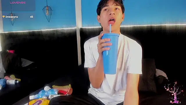 Snapshot of AleAurarashi chatting on September 2025 10:15:02 AM AleAurarashi online show from September 2025 10:15:02 AM