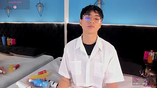 Snapshot of AleAurarashi chatting on September 2025 04:12:02 AM AleAurarashi online show from September 2025 04:12:02 AM