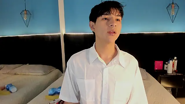 Snapshot of AleAurarashi chatting on September 2025 11:43:01 AM AleAurarashi online show from September 2025 11:43:01 AM