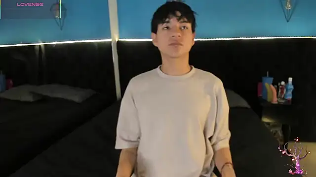 Snapshot of AleAurarashi chatting on September 2025 10:05:02 AM AleAurarashi online show from September 2025 10:05:02 AM