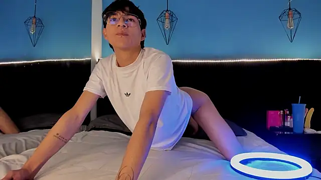 Snapshot of AleAurarashi chatting on September 2025 11:56:02 AM AleAurarashi online show from September 2025 11:56:02 AM