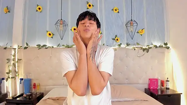 Snapshot of AleAurarashi chatting on October 2025 07:44:02 PM AleAurarashi online show from October 2025 07:44:02 PM