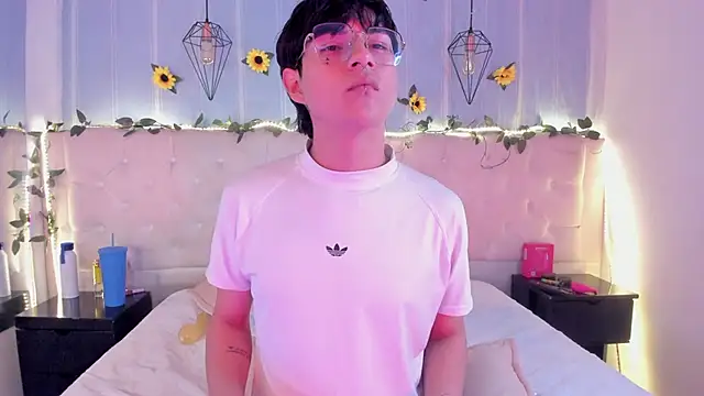 Snapshot of AleAurarashi chatting on October 2025 07:49:01 AM AleAurarashi online show from October 2025 07:49:01 AM