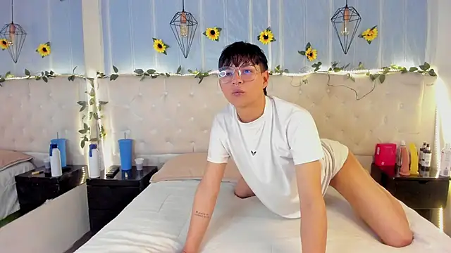 Snapshot of AleAurarashi chatting on October 2025 07:25:02 PM AleAurarashi online show from October 2025 07:25:02 PM