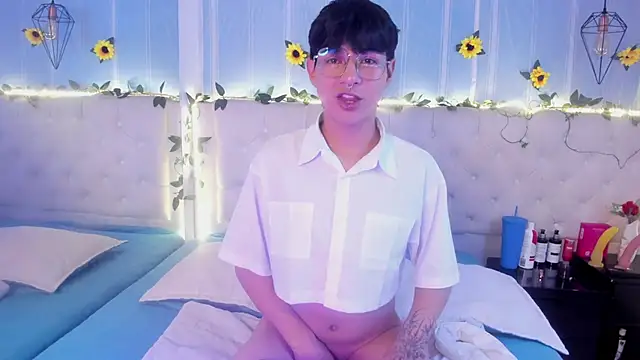 Snapshot of AleAurarashi chatting on November 2025 04:56:01 AM AleAurarashi online show from November 2025 04:56:01 AM