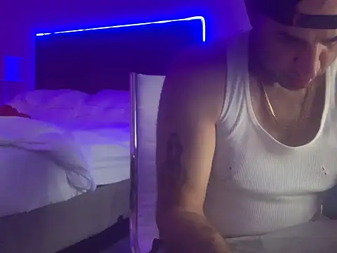 Hothotboyg online show from September 2025 02:18:01 PM