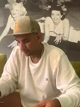 Snapshot of Hothotboyg chatting on January 2026 10:58:02 PM Hothotboyg online show from January 2026 10:58:02 PM