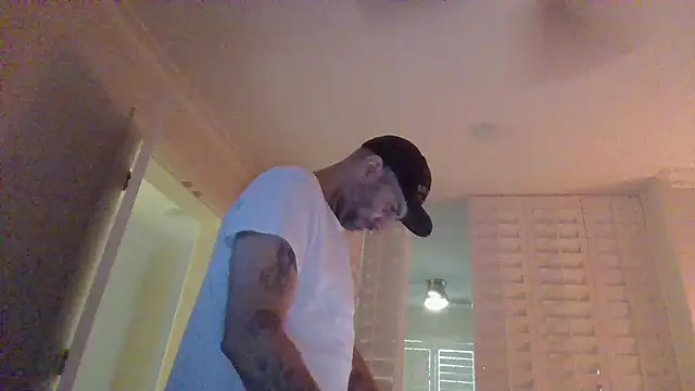 Hothotboyg online show from May 2026 07:18:01 PM
