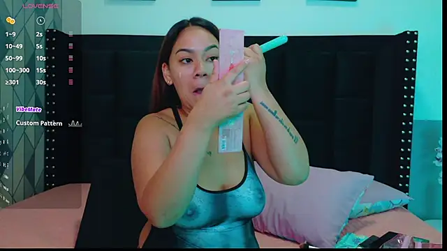 mamaneedsfun online show from September 2025 01:02:01 PM