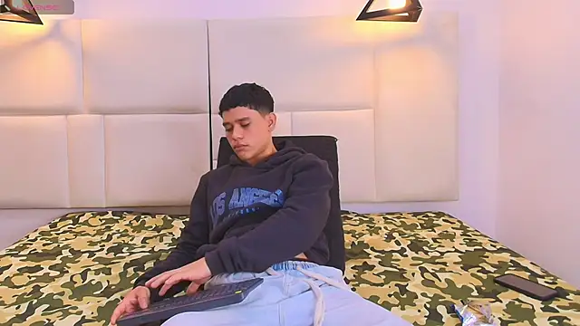 aron twink66 online show from September 2025 01:57:02 PM