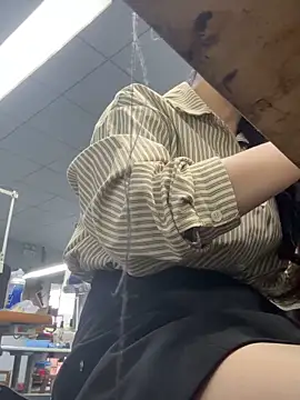 Snapshot of DHJM168 chatting on October 2025 01:07:02 AM DHJM168 online show from October 2025 01:07:02 AM