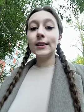 Snapshot of FroggyAnna chatting on October 2025 01:50:01 PM FroggyAnna online show from October 2025 01:50:01 PM