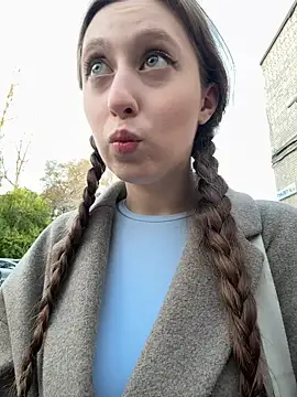 Snapshot of FroggyAnna chatting on October 2025 02:14:02 PM FroggyAnna online show from October 2025 02:14:02 PM