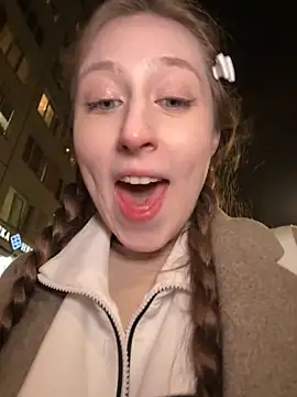 Snapshot of FroggyAnna chatting on October 2025 04:51:01 PM FroggyAnna online show from October 2025 04:51:01 PM