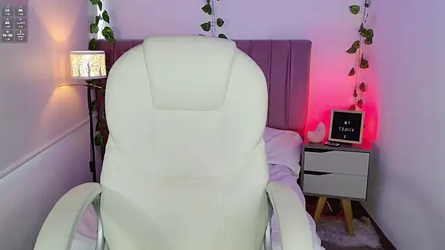 Snapshot of VioletBlacke_ chatting on December 2025 02:44:02 PM VioletBlacke online show from December 2025 02:44:02 PM