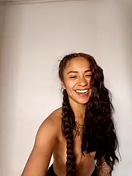 Snapshot of Liahdiaz_ chatting on November 2025 12:07:01 PM Liahdiaz online show from November 2025 12:07:01 PM