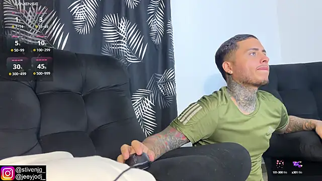 Snapshot of tattoguys_cums chatting on October 2025 05:13:01 AM tattoguys cums online show from October 2025 05:13:01 AM