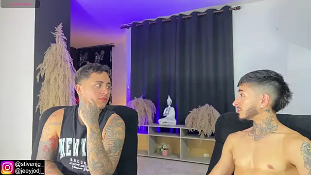 Snapshot of tattoguys_cums chatting on November 2025 03:28:02 AM tattoguys cums online show from November 2025 03:28:02 AM