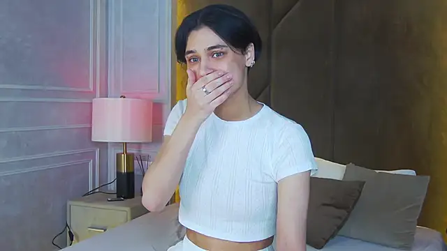 VioletAsh online show from November 2025 04:40:01 AM