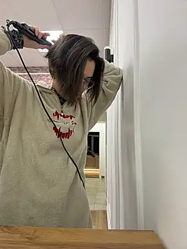 VioletAsh online show from January 2026 04:27:01 AM