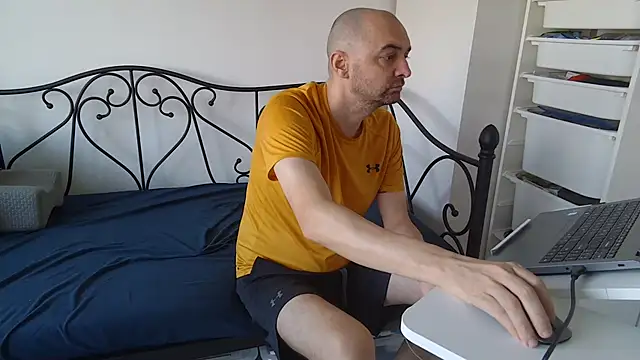 Handsomernguy online show from October 2025 07:03:02 AM