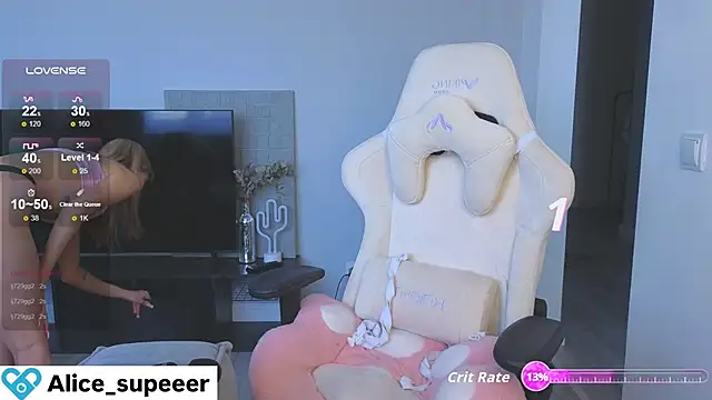 Snapshot of Alice_super_ chatting on October 2025 06:14:02 AM Alice super online show from October 2025 06:14:02 AM