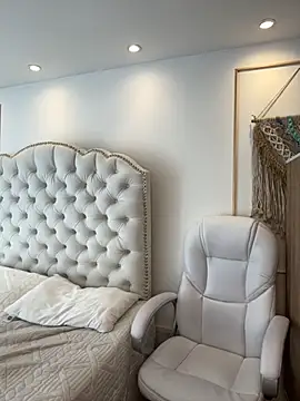 Snapshot of NashuaBell chatting on October 2025 07:25:01 PM NashuaBell online show from October 2025 07:25:01 PM