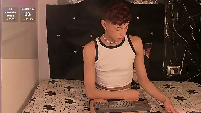 owen sexy25 online show from October 2025 08:10:01 PM