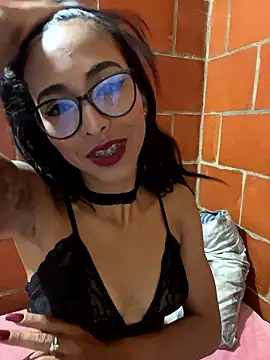 Snapshot of Emma__cumlovee chatting on November 2025 10:27:01 AM Emma cumlovee online show from November 2025 10:27:01 AM