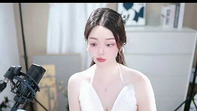 abbyli12 online show from October 2025 03:18:01 PM