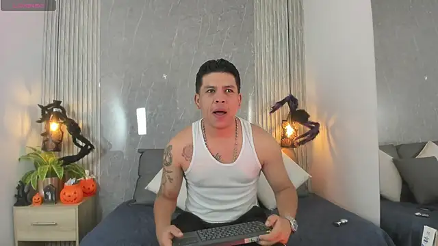 Dominic Taylor  online show from October 2025 02:59:01 AM