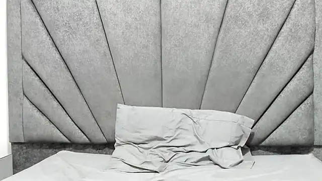 MielAndLeo online show from November 2025 01:22:02 PM