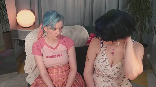 Snapshot of bluebeell chatting on April 2026 02:11:02 PM bluebeell online show from April 2026 02:11:02 PM