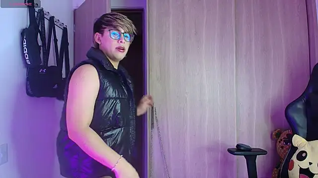 Snapshot of brunothompson3 chatting on October 2025 12:43:01 AM brunothompson3 online show from October 2025 12:43:01 AM