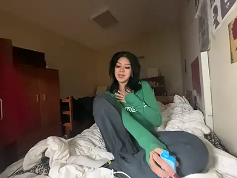 Snapshot of petitelatinateen chatting on February 2026 07:24:01 AM petitelatinateen online show from February 2026 07:24:01 AM