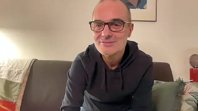 Snapshot of Milkywaymen chatting on November 2025 09:17:01 PM Milkywaymen online show from November 2025 09:17:01 PM