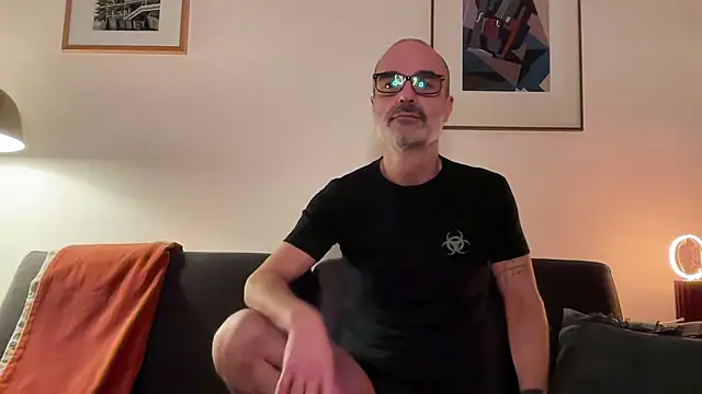 Snapshot of Milkywaymen chatting on January 2026 06:43:02 PM Milkywaymen online show from January 2026 06:43:02 PM