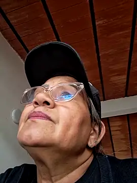 Vickysweeeettt online show from April 2026 04:48:01 PM