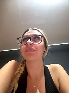 Snapshot of DivineDesireDuo chatting on November 2025 10:56:02 PM DivineDesireDuo online show from November 2025 10:56:02 PM