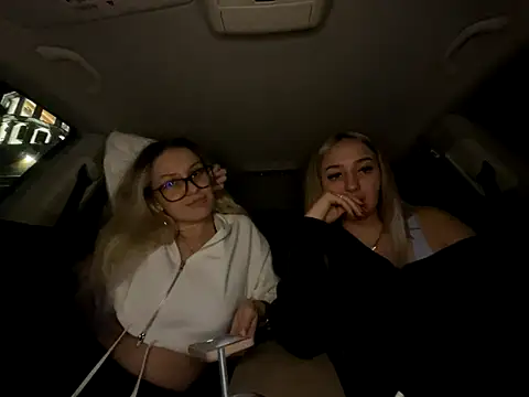 Snapshot of DivineDesireDuo chatting on November 2025 08:09:01 PM DivineDesireDuo online show from November 2025 08:09:01 PM