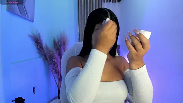 Snapshot of PauliinaBelle_ chatting on November 2025 12:26:01 PM PauliinaBelle online show from November 2025 12:26:01 PM