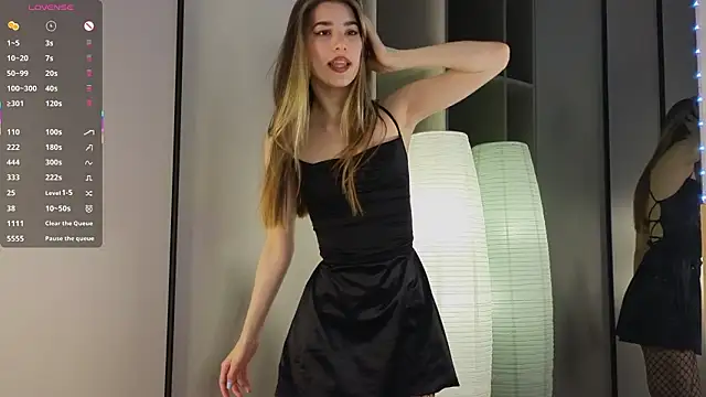 Snapshot of Quinavelle chatting on March 2026 06:30:02 AM Quinavelle online show from March 2026 06:30:02 AM