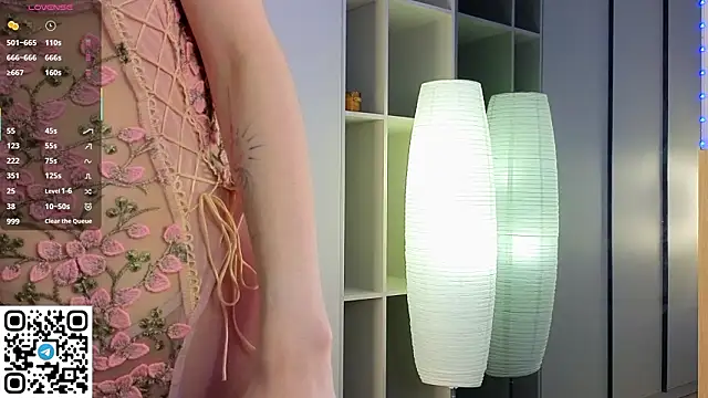 Snapshot of Quinavelle chatting on March 2026 06:52:02 AM Quinavelle online show from March 2026 06:52:02 AM