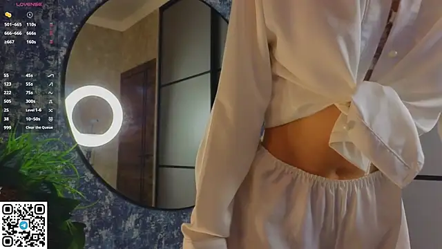 Snapshot of Quinavelle chatting on April 2026 06:29:02 AM Quinavelle online show from April 2026 06:29:02 AM