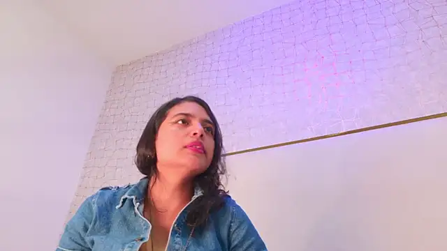 Snapshot of thalia888_ chatting on June 2026 07:06:02 PM thalia888 online show from June 2026 07:06:02 PM