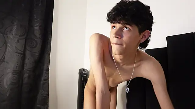 Snapshot of alexmark_ chatting on September 2025 06:31:02 PM alexmark online show from September 2025 06:31:02 PM